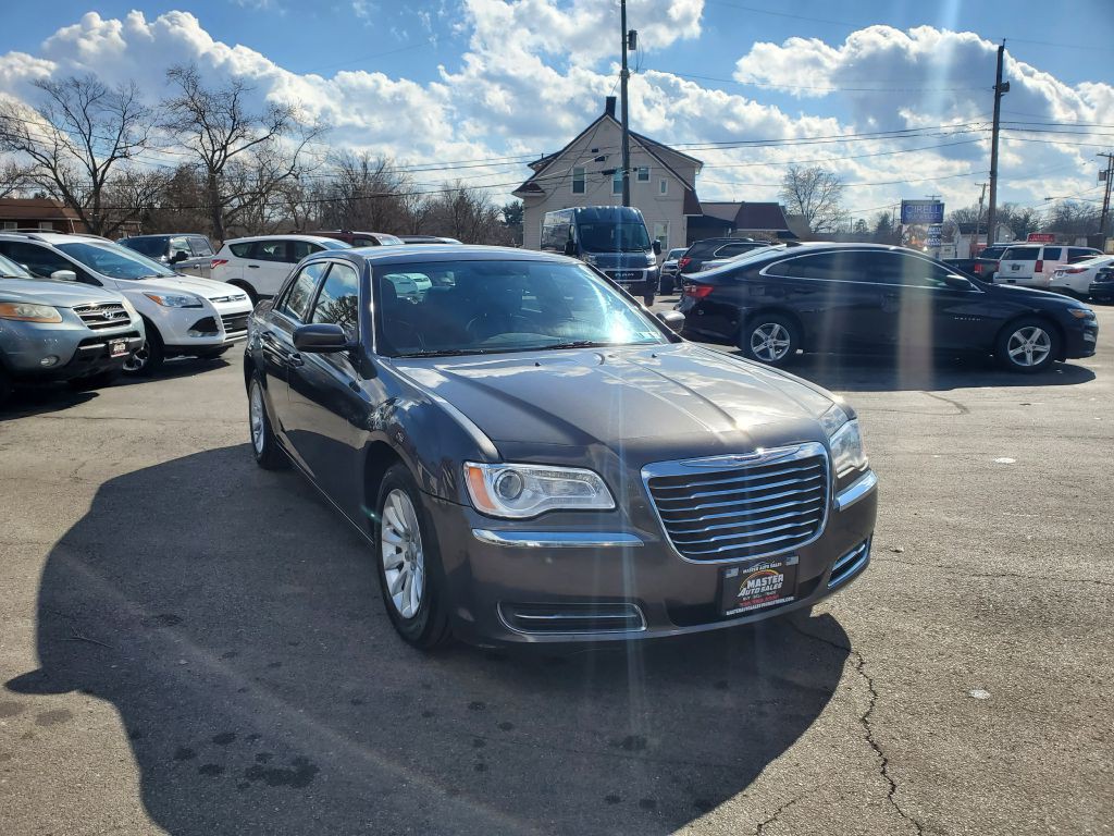 2013 Chrysler 300 Image 7