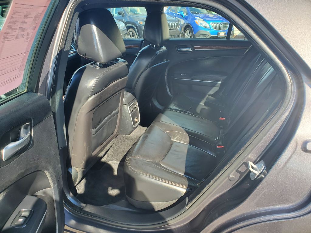 2013 Chrysler 300 Image 11