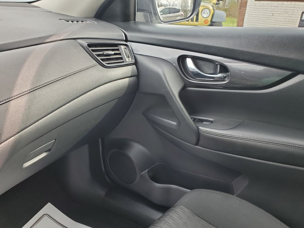 2017 Nissan Rogue Image 15