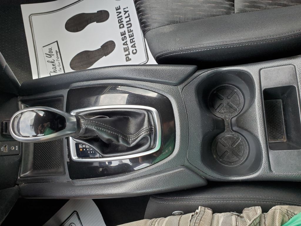 2017 Nissan Rogue Image 16