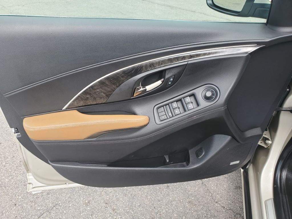 2015 Buick Lacrosse Image 9