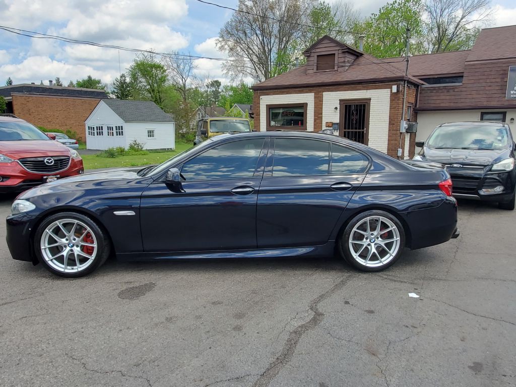2011 BMW 5 Series Image 2