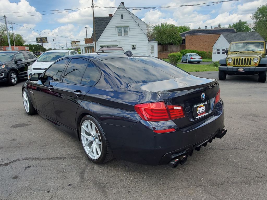 2011 BMW 5 Series Image 3