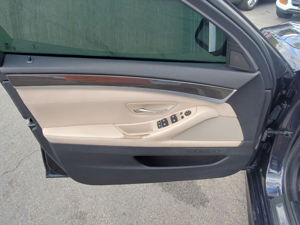 2011 BMW 5 Series Image 9