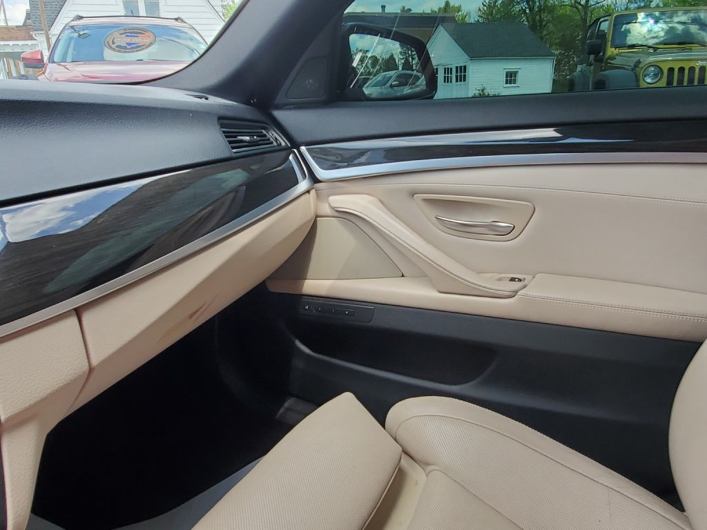2011 BMW 5 Series Image 15