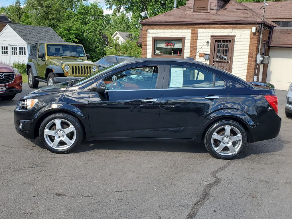 2016 Chevrolet Sonic Image 2