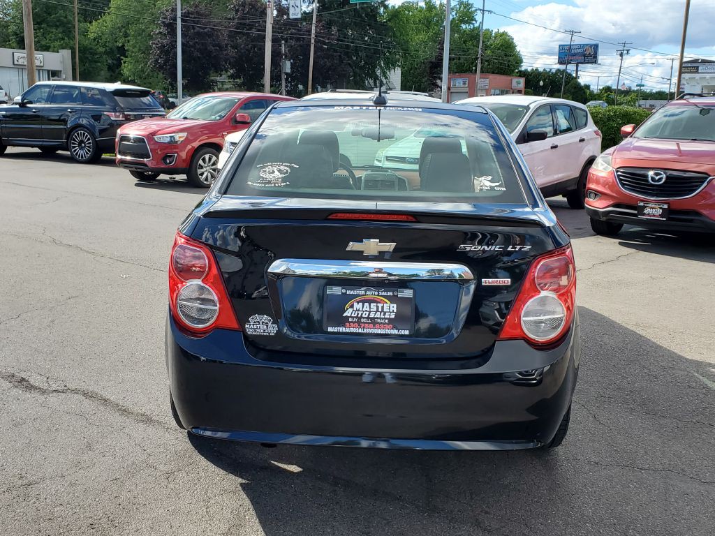 2016 Chevrolet Sonic Image 4
