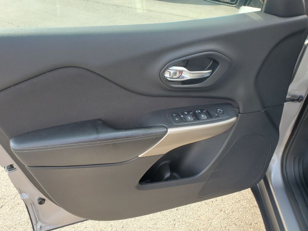 2018 Jeep Cherokee Image 8