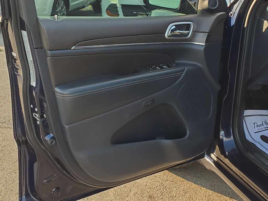 2017 Jeep Grand Cherokee Image 12
