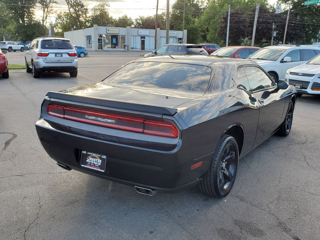 2013 Dodge Challenger Image 9