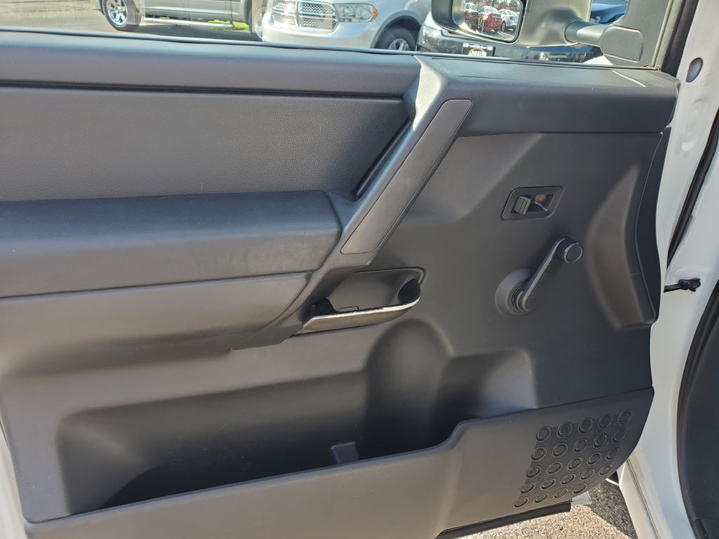 2013 Nissan Titan Image 9