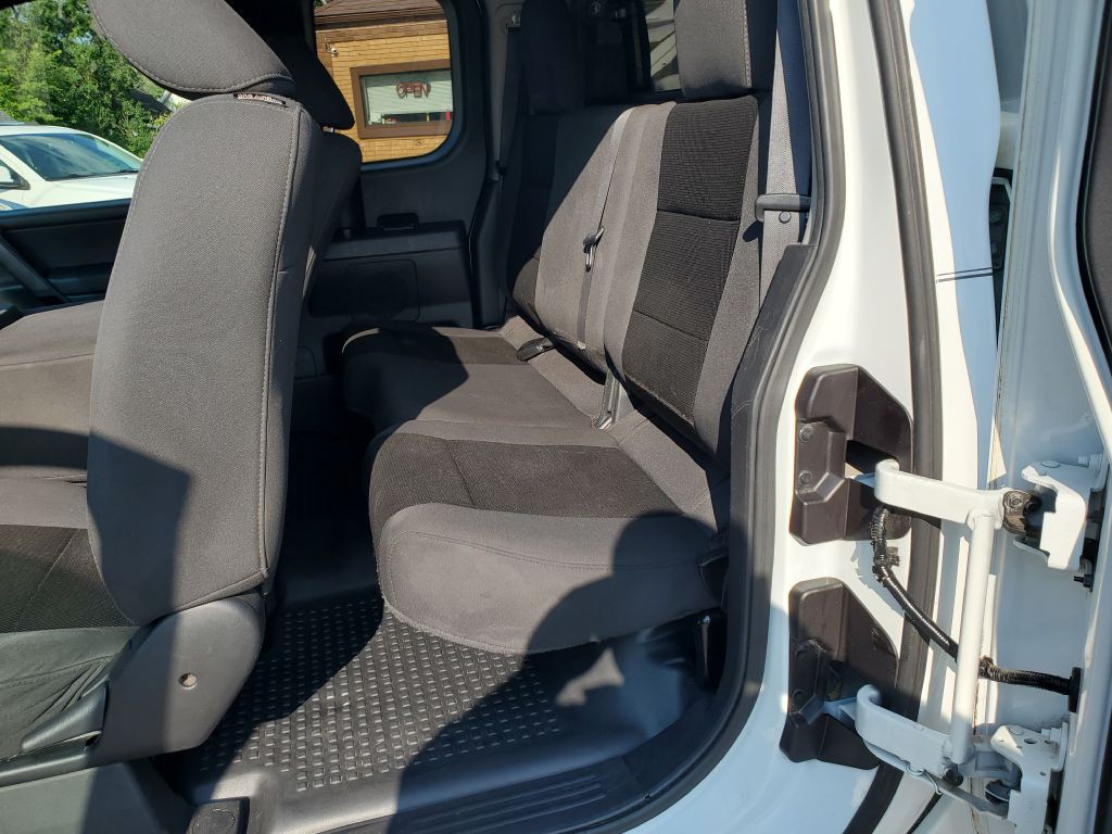 2013 Nissan Titan Image 11