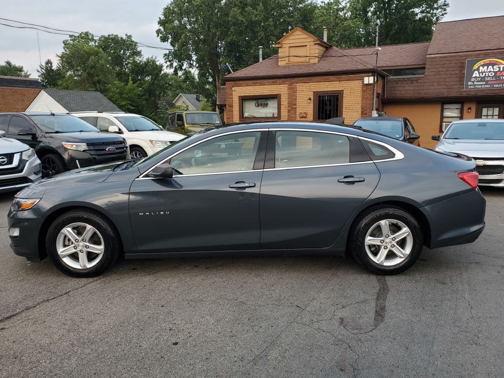 2021 Chevrolet Malibu Image 2