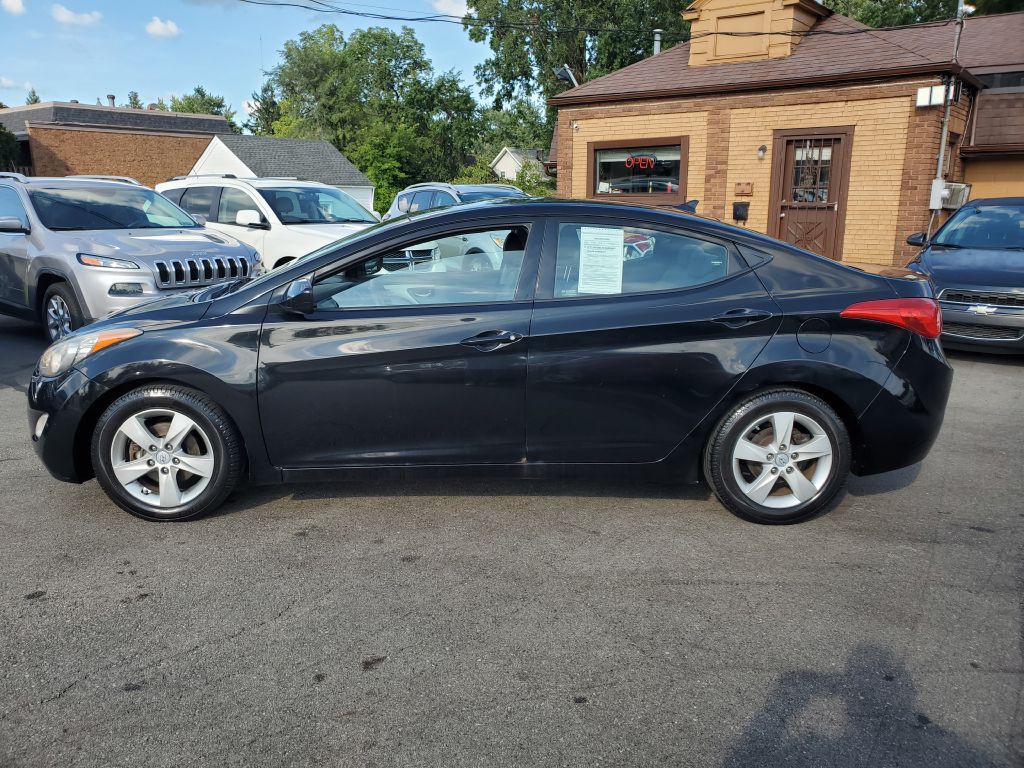 2013 Hyundai Elantra Image 2