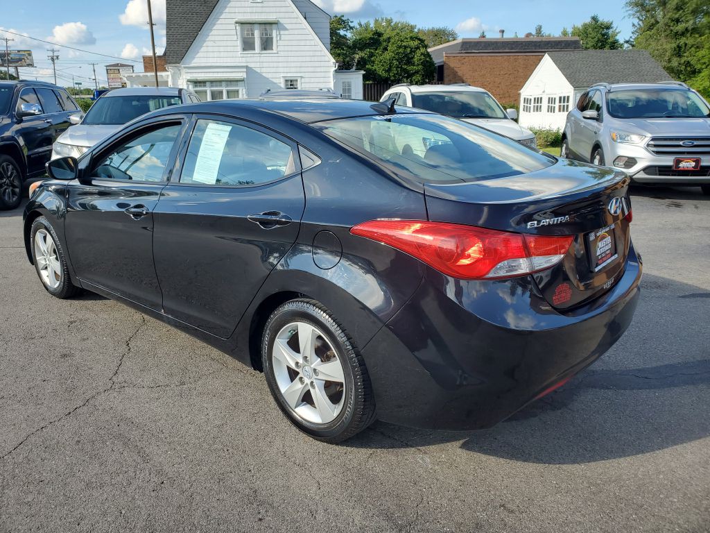 2013 Hyundai Elantra Image 3