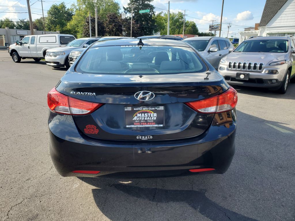 2013 Hyundai Elantra Image 4