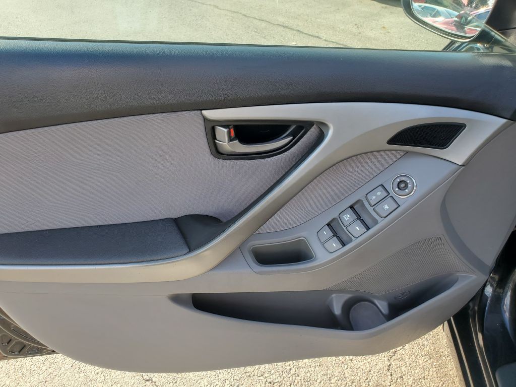 2013 Hyundai Elantra Image 9