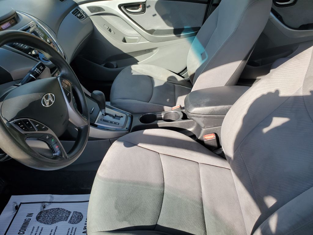 2013 Hyundai Elantra Image 10