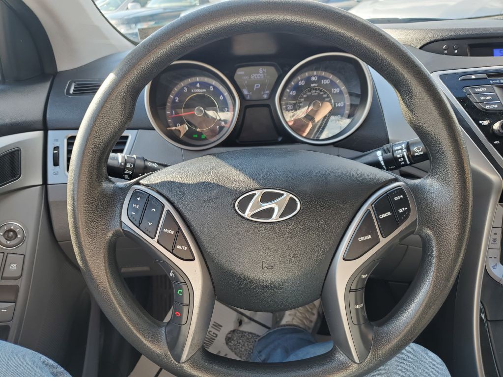 2013 Hyundai Elantra Image 12