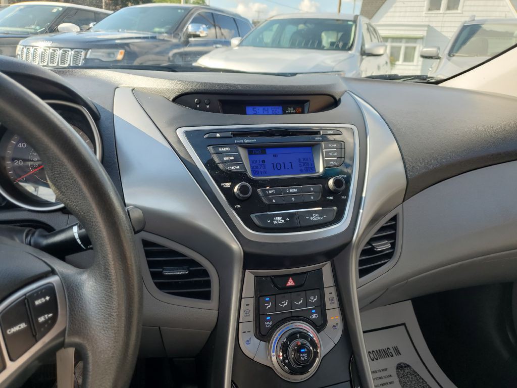 2013 Hyundai Elantra Image 13