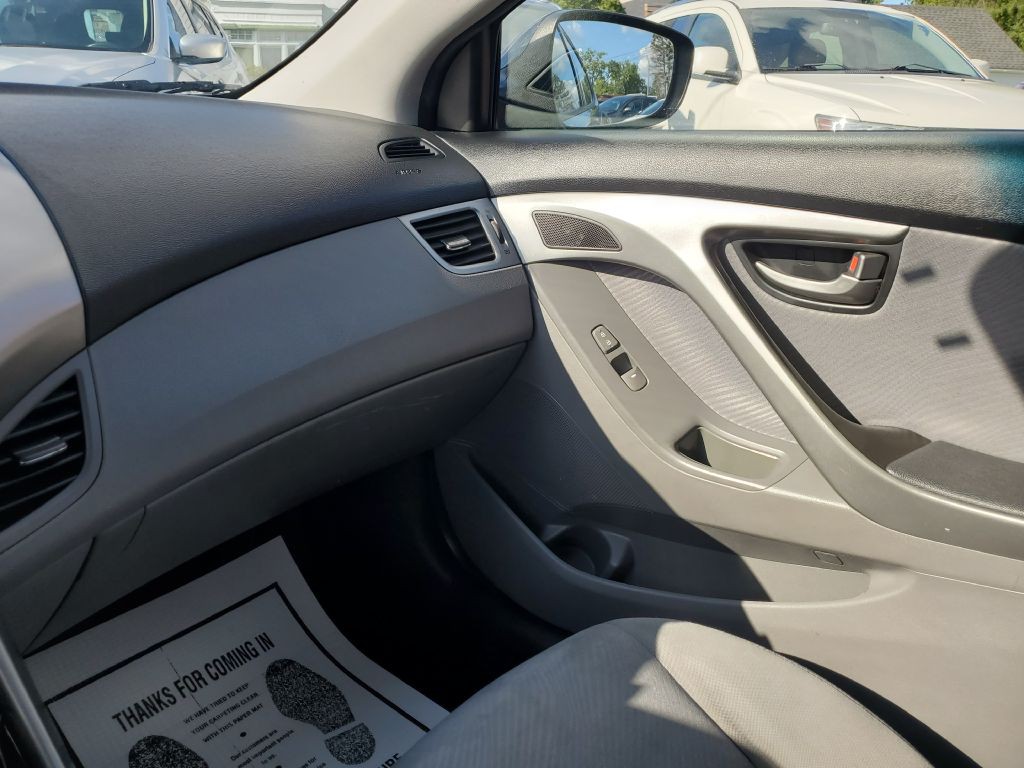 2013 Hyundai Elantra Image 14