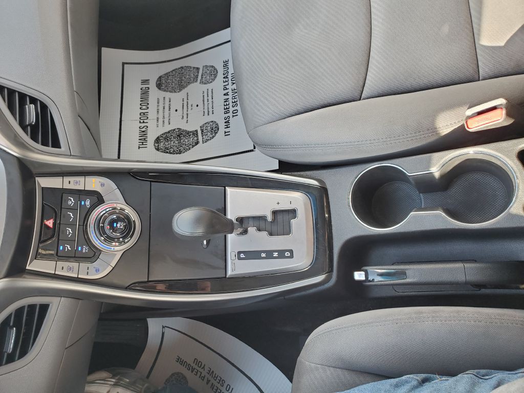 2013 Hyundai Elantra Image 15