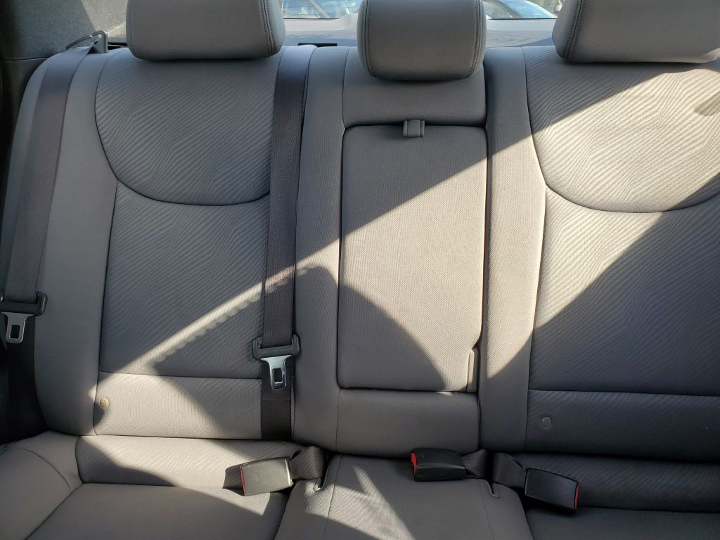 2013 Hyundai Elantra Image 16