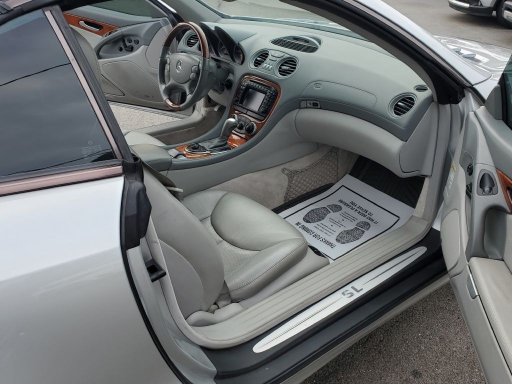 2004 Mercedes-Benz SL-Class Image 16