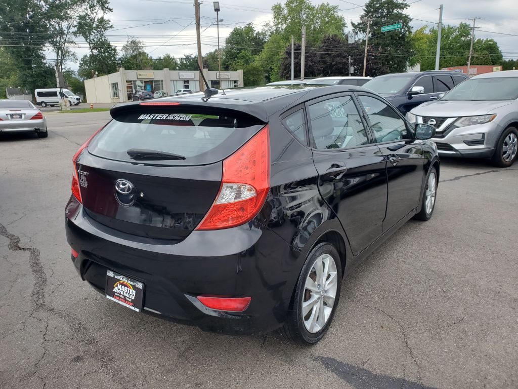2012 Hyundai Accent Image 5