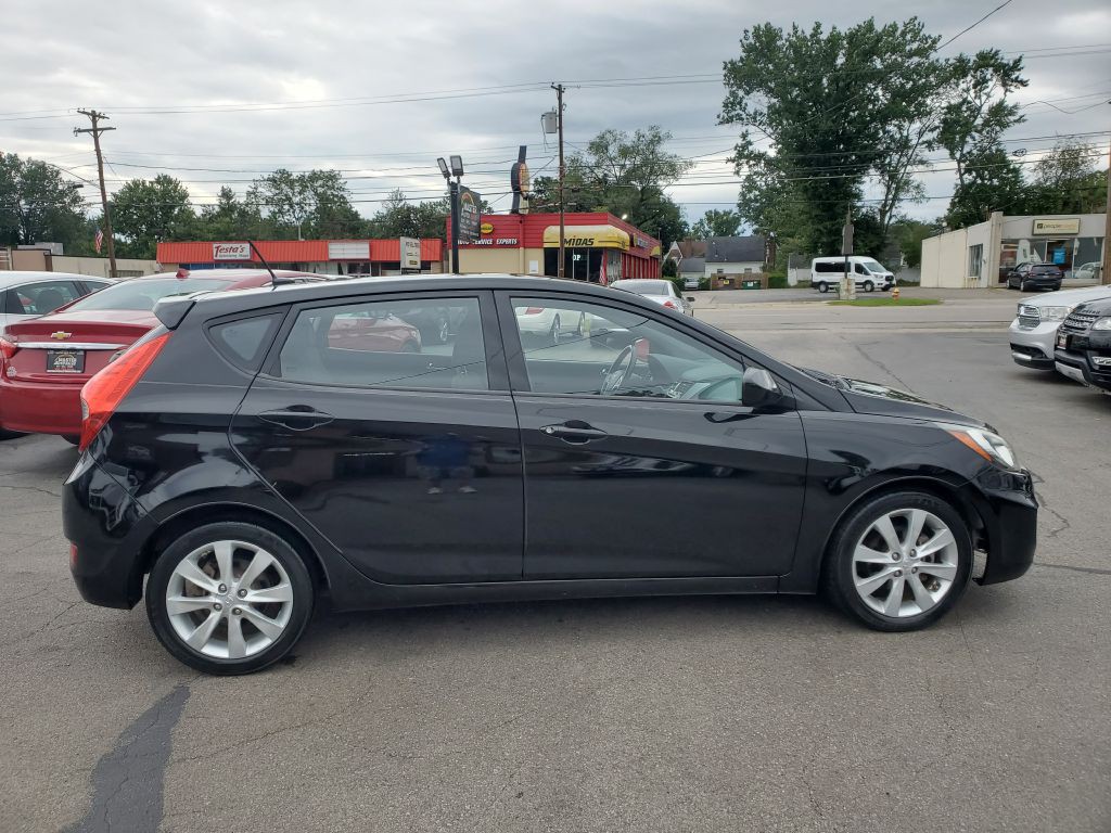 2012 Hyundai Accent Image 6