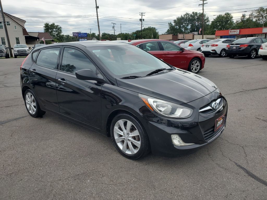 2012 Hyundai Accent Image 7