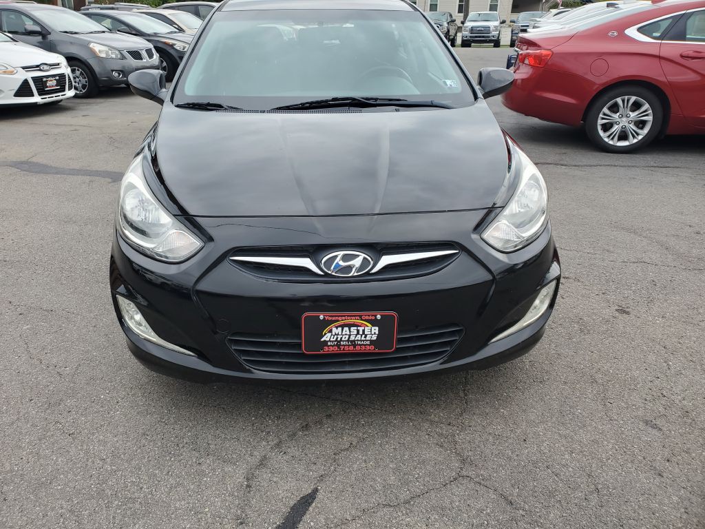 2012 Hyundai Accent Image 8