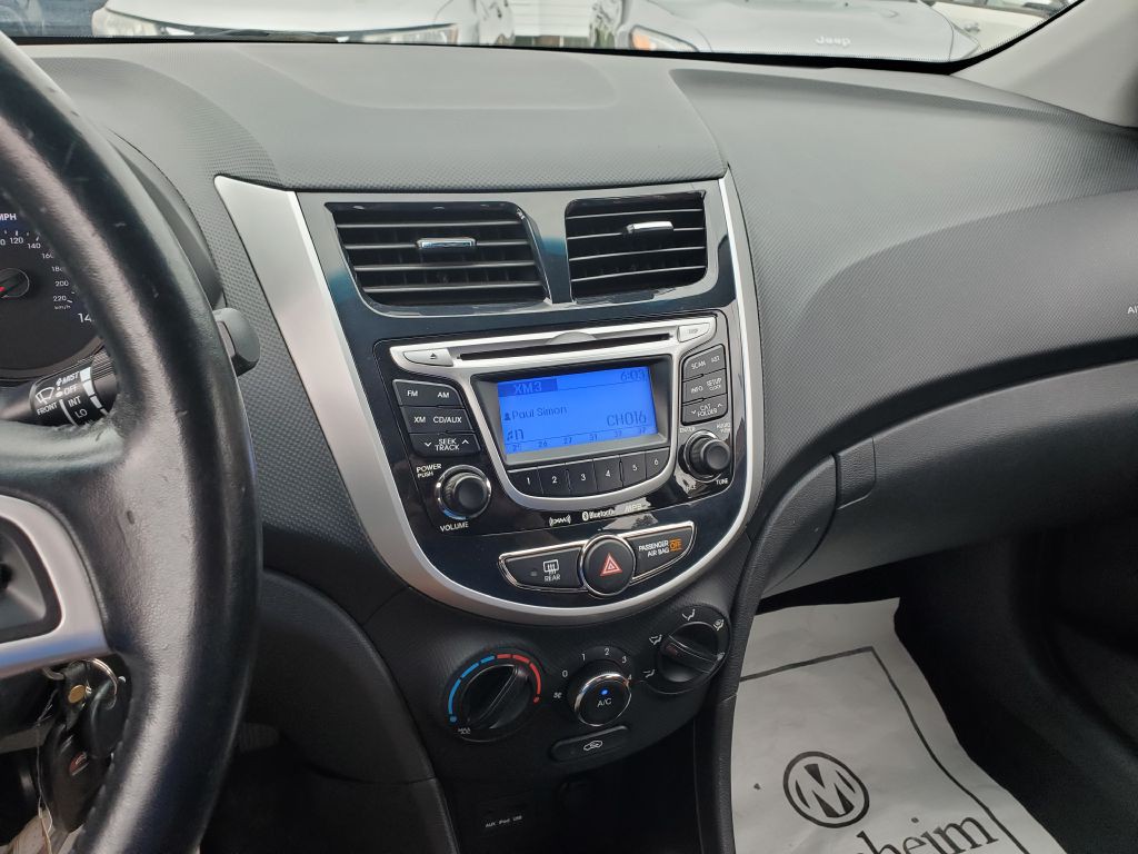 2012 Hyundai Accent Image 13