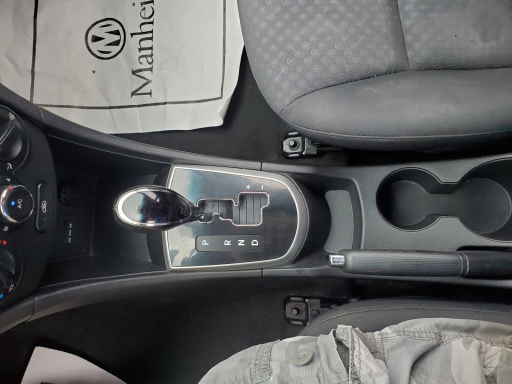 2012 Hyundai Accent Image 15