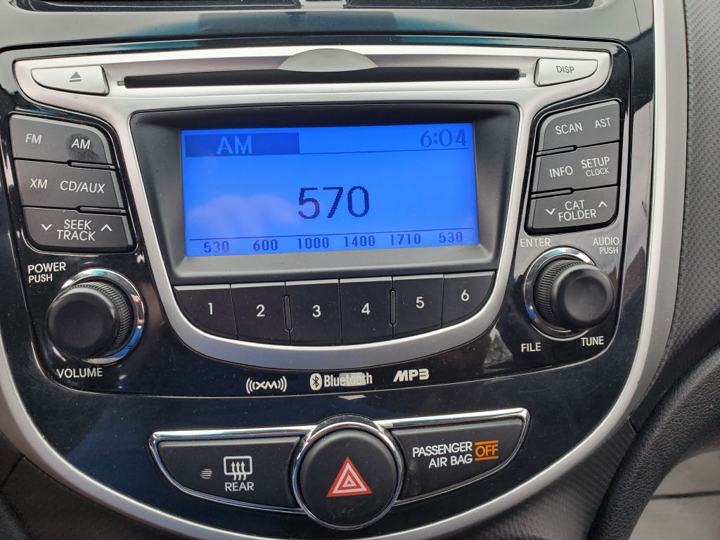 2012 Hyundai Accent Image 16