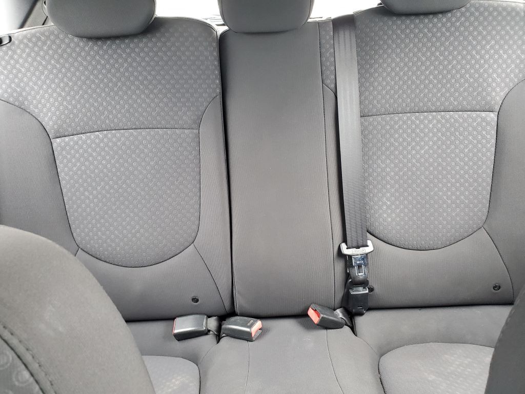 2012 Hyundai Accent Image 17
