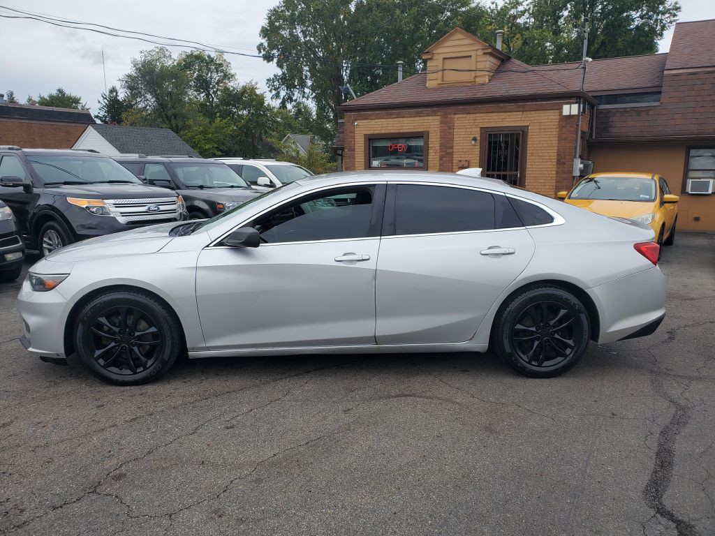 2017 Chevrolet Malibu Image 2