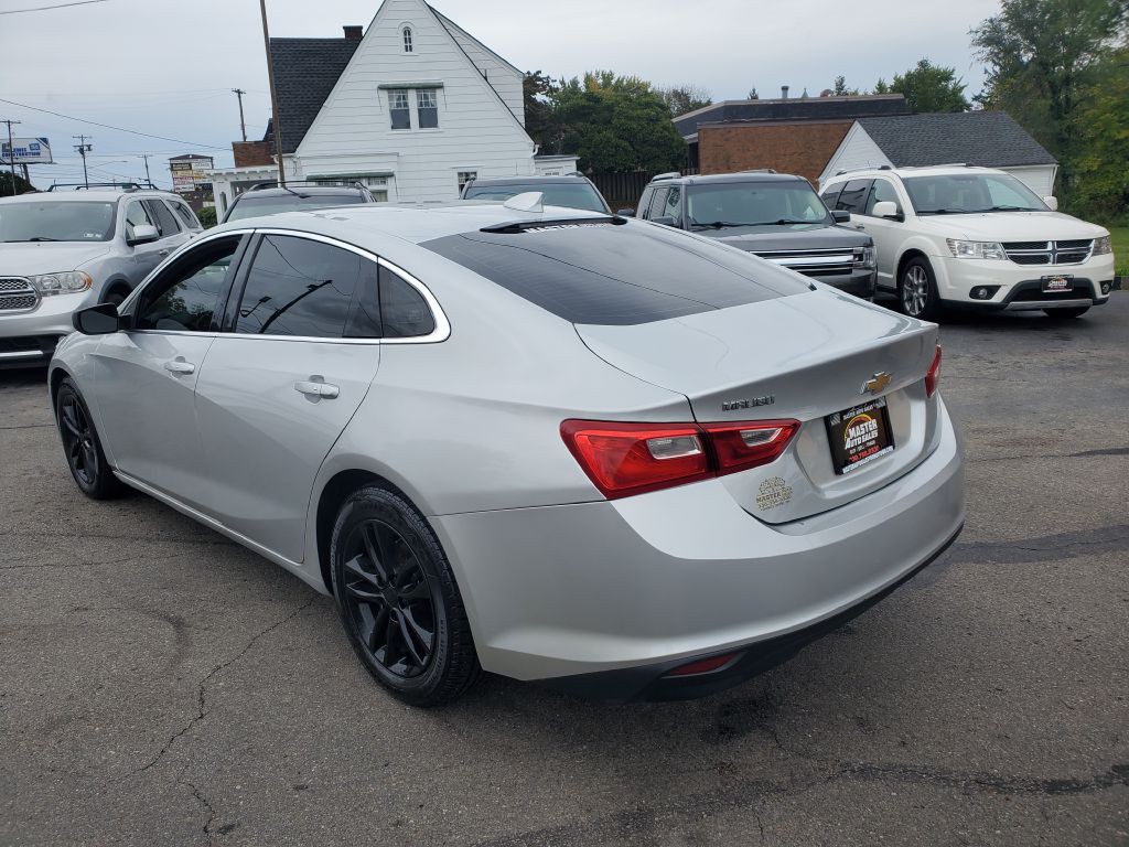 2017 Chevrolet Malibu Image 3