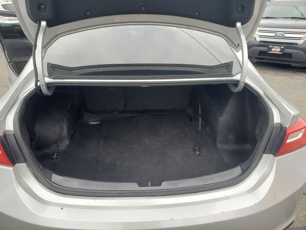 2017 Chevrolet Malibu Image 12