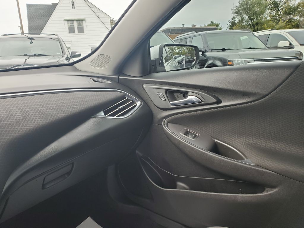 2017 Chevrolet Malibu Image 15