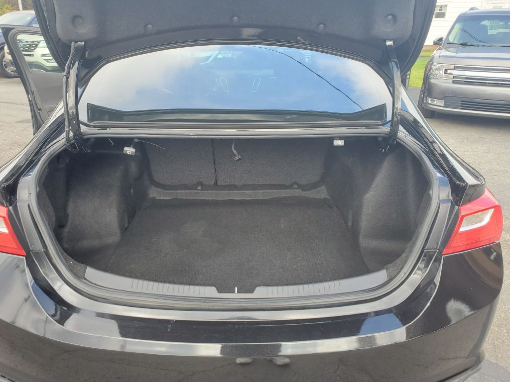 2018 Chevrolet Malibu Image 12