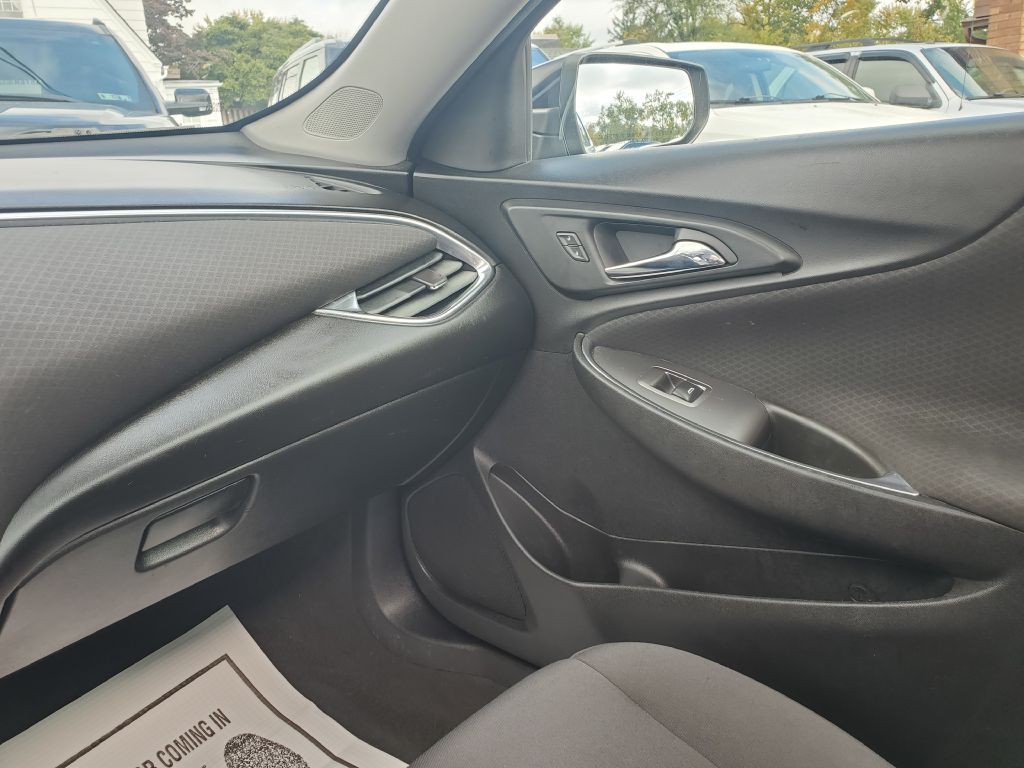 2018 Chevrolet Malibu Image 15
