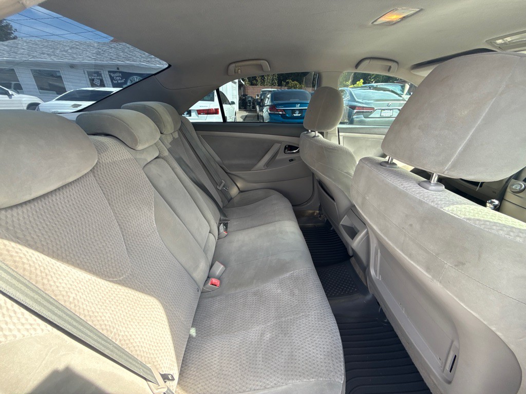 2011 Toyota Camry Image 32