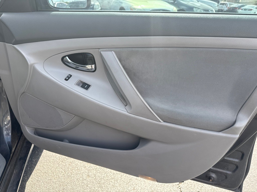 2011 Toyota Camry Image 35