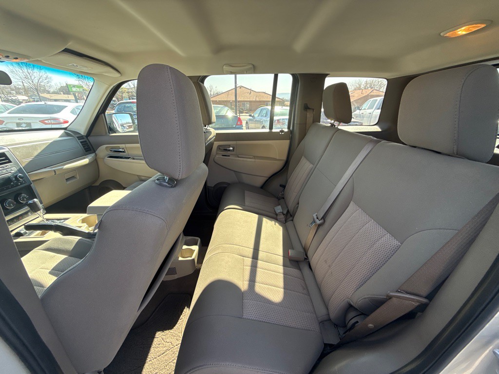 2009 Jeep Liberty Image 10