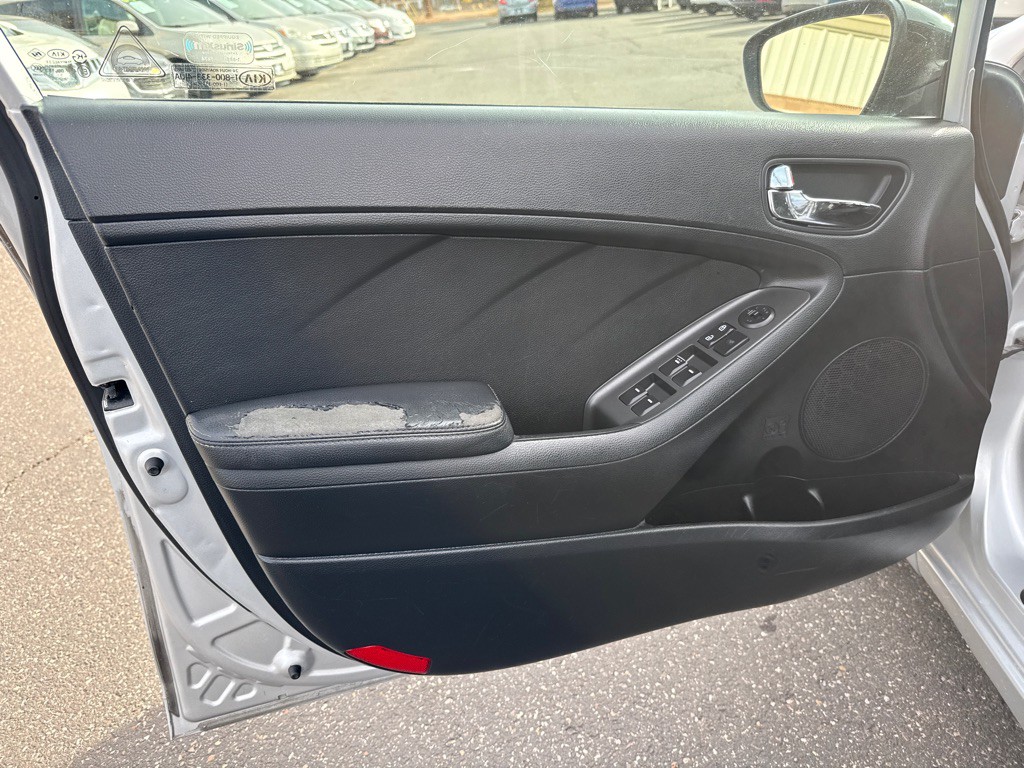 2016 Kia Forte Image 8