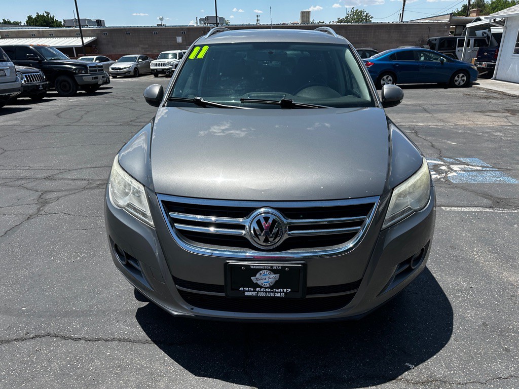 2011 Volkswagen Tiguan Image 2