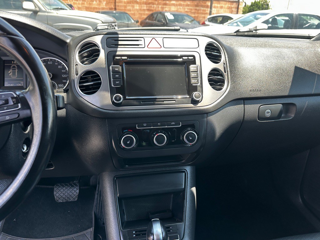 2011 Volkswagen Tiguan Image 11
