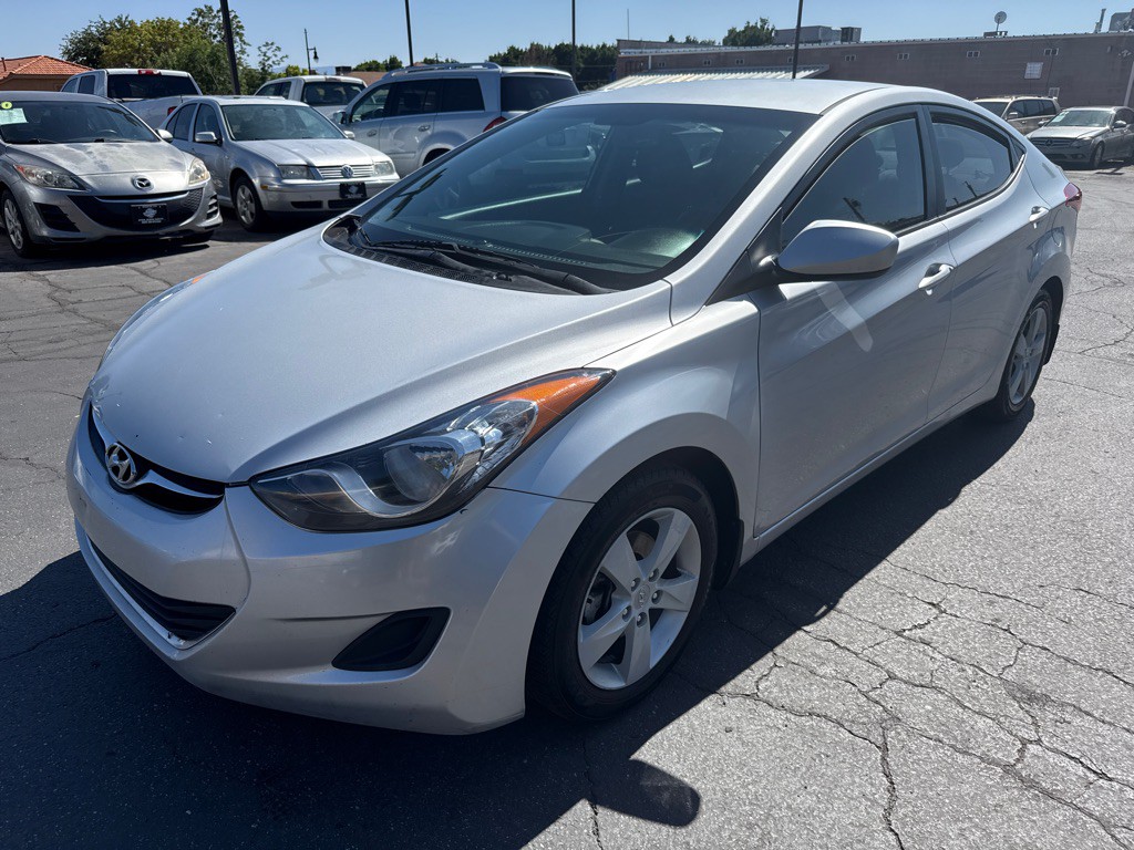 2013 Hyundai Elantra Image 3