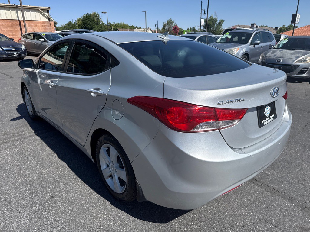 2013 Hyundai Elantra Image 4